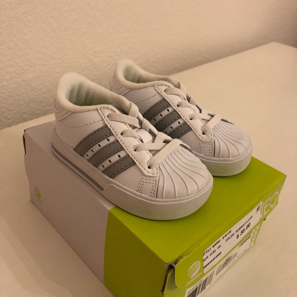 Adidas Sneakers